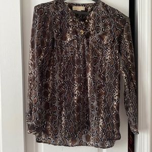 Great shirt worn once micheal kohrs size med snake pattern blouse